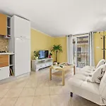 Amaryllis Apartment *